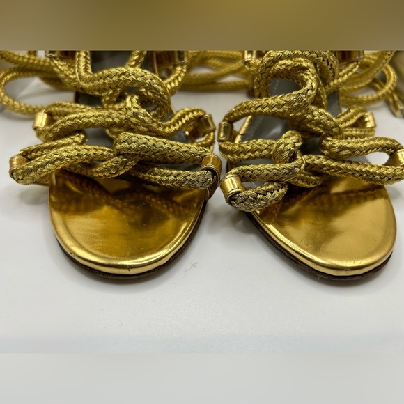 Monika Chiang Carla - Picture 6 of 11